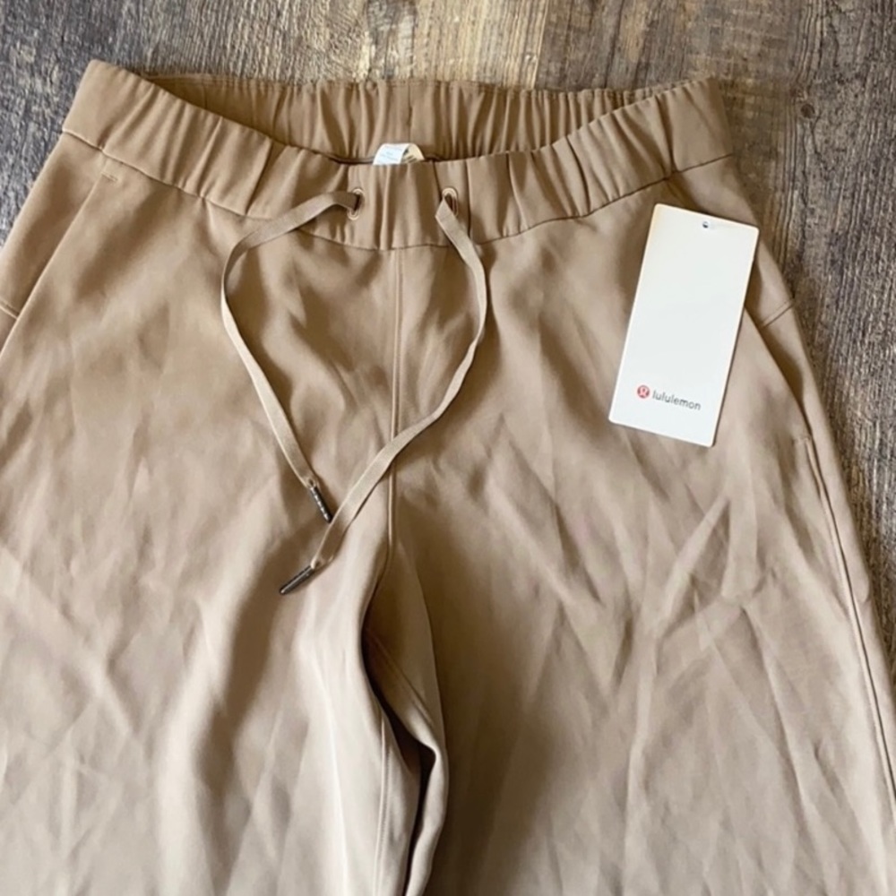 NWOT Lululemon On The Fly Wide Leg Woven Pant